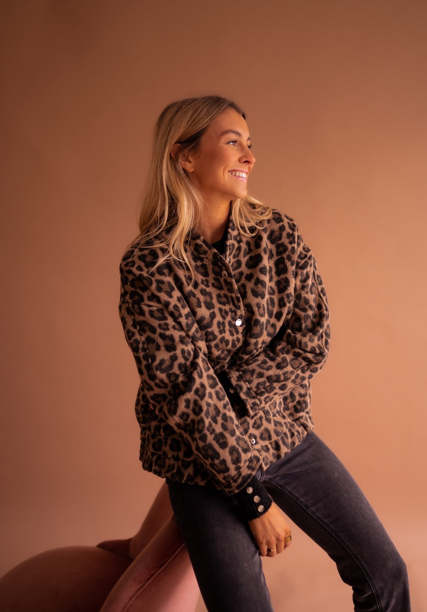 Stella – Veste Léopard Élégance