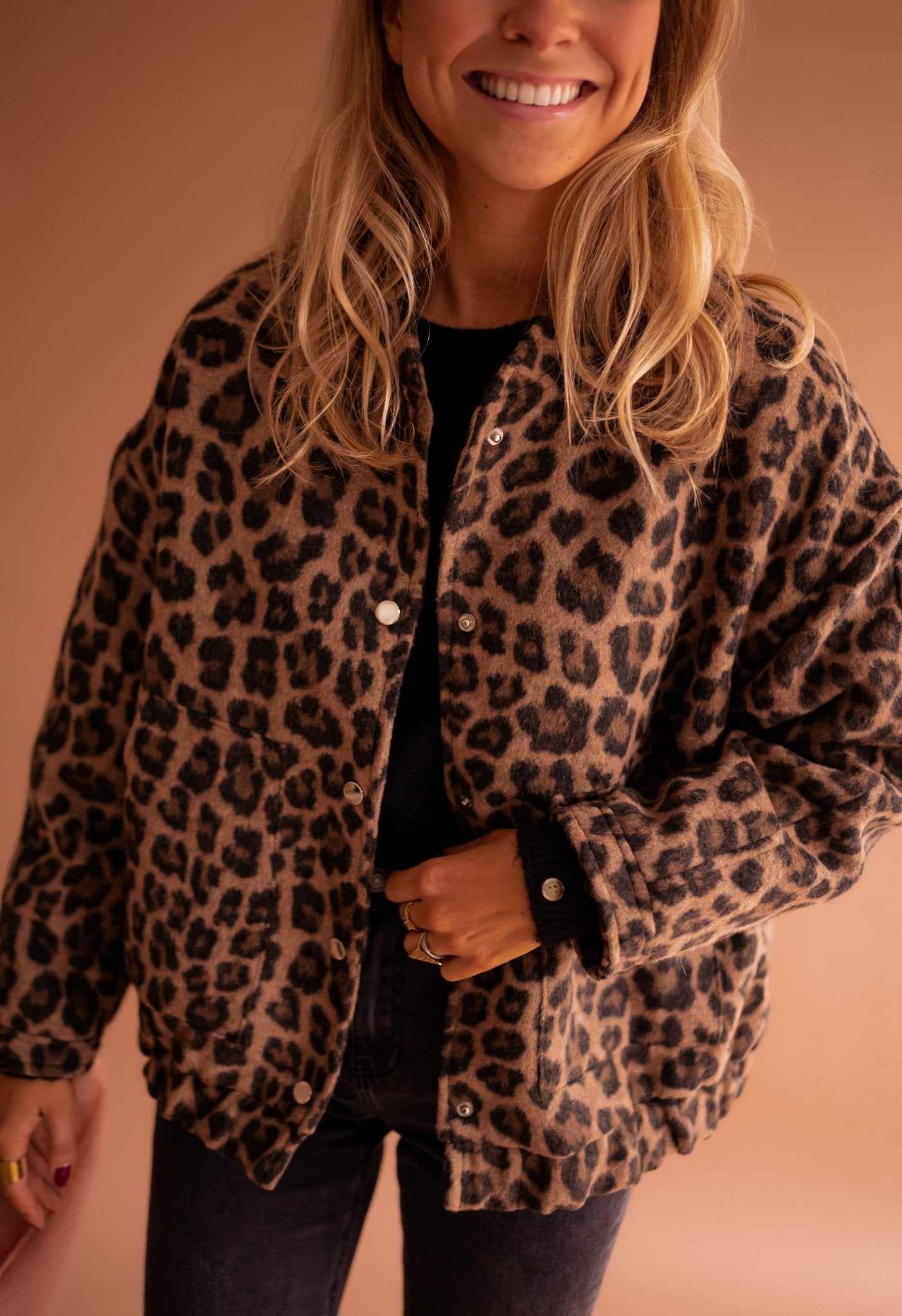 Stella – Veste Léopard Élégance